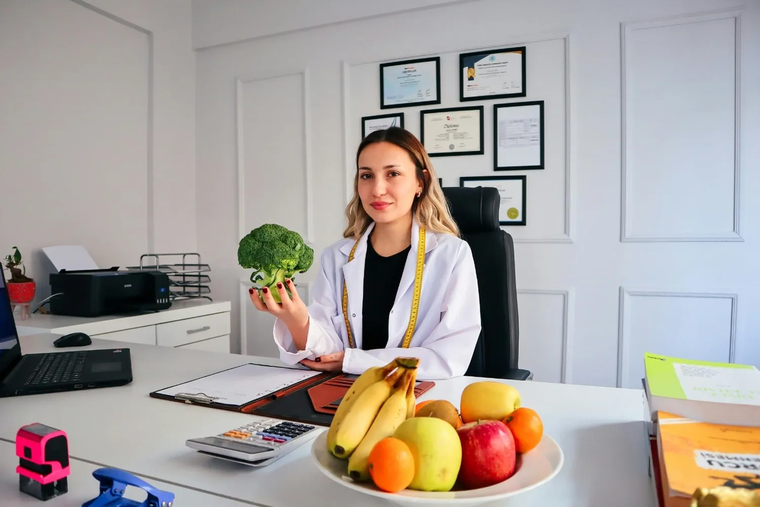 Food Consultant with food items
